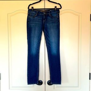 Arizona jeans, low rise, super skinny. Great condition.